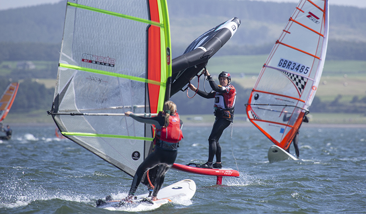 Fin & Foil event with Windsurfers and Wingfoilers 