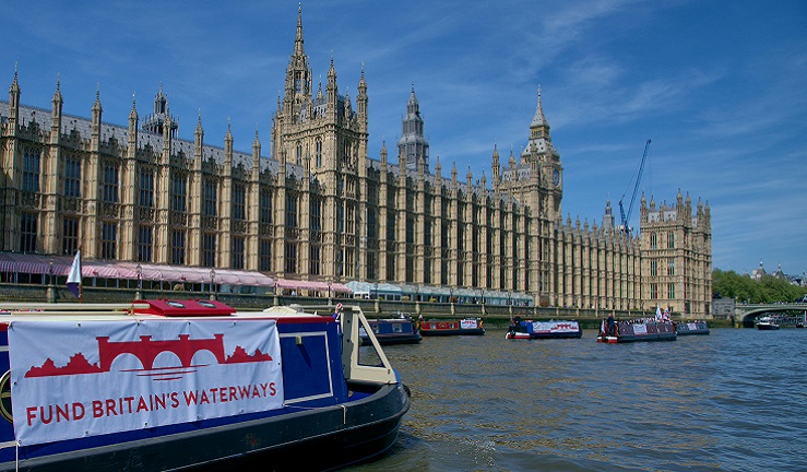Narrowboats outside Houses of Parliament. Credit Kev Maslin / Chasing the Boats