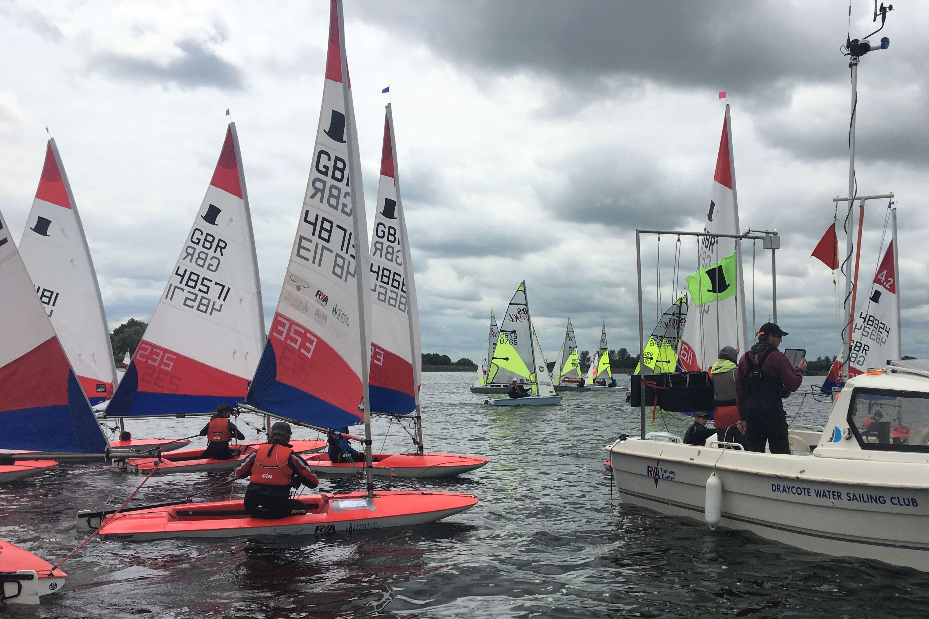 Toppers lining up for a start with Fevas in the background at the committee boat end of the line, British Youth Sailing Regional Junior Championships 2022, Draycote Water SC.