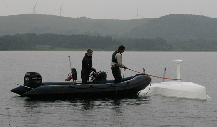 Towline looped over keel bulb - 1 of 4