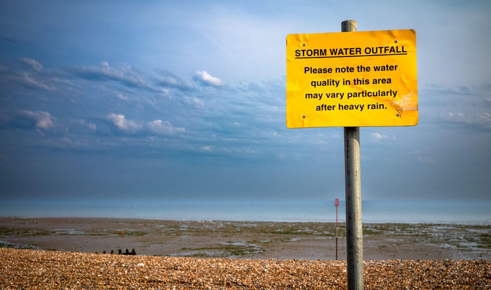 sign for polluted water
