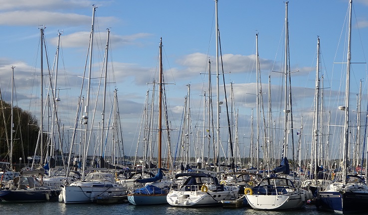 A group of boats lined up at a marina