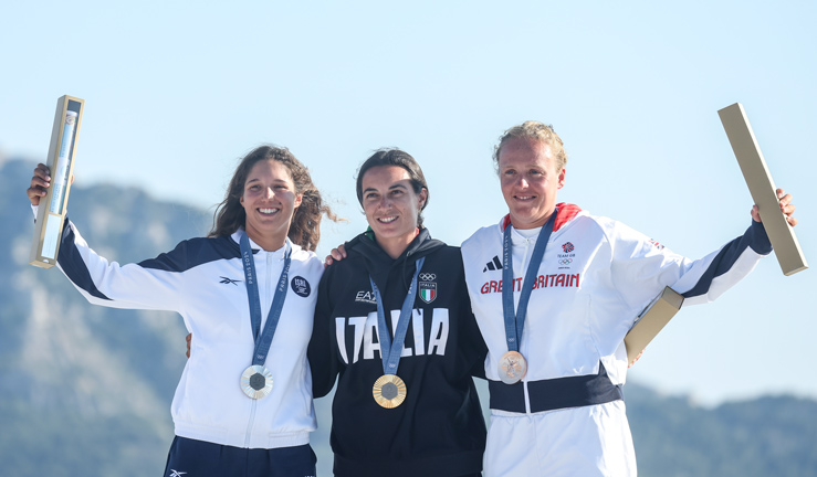 emma wilson wins bronze medal in womens windsurfing class at paris 2024 olympics 