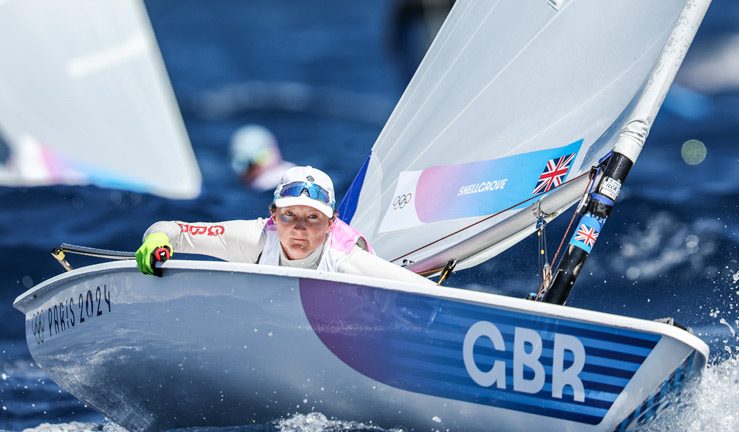 hannah snellgrove racing in the ilca 6 womens dinghy fleet at the paris 2024 olympic games