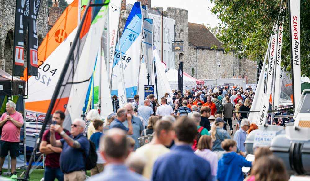 crowds in dinghy zone at southampton international boat show