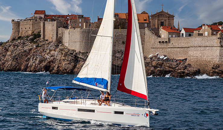 Great deals on holidays at courses at the RYA Dinghy & Watersports Show