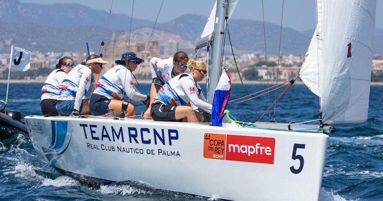 Merched Y Mor team Hatty Morsley, Sarah McGovern, Catrin Williams, Flo Tovey & Merle Nieuwland © Laura G Guerra / Copa Del Rey MAPFRE 