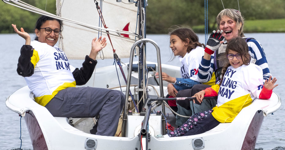 Group of sailors on a discover sailing taster day