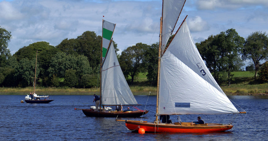 Windermere South dinghy trail, boats along river