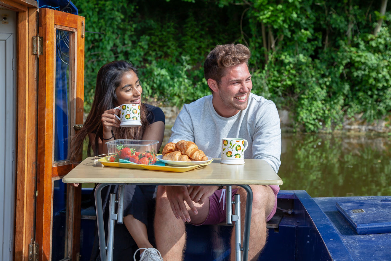 couple enjoying a cup of tea on narrowboat