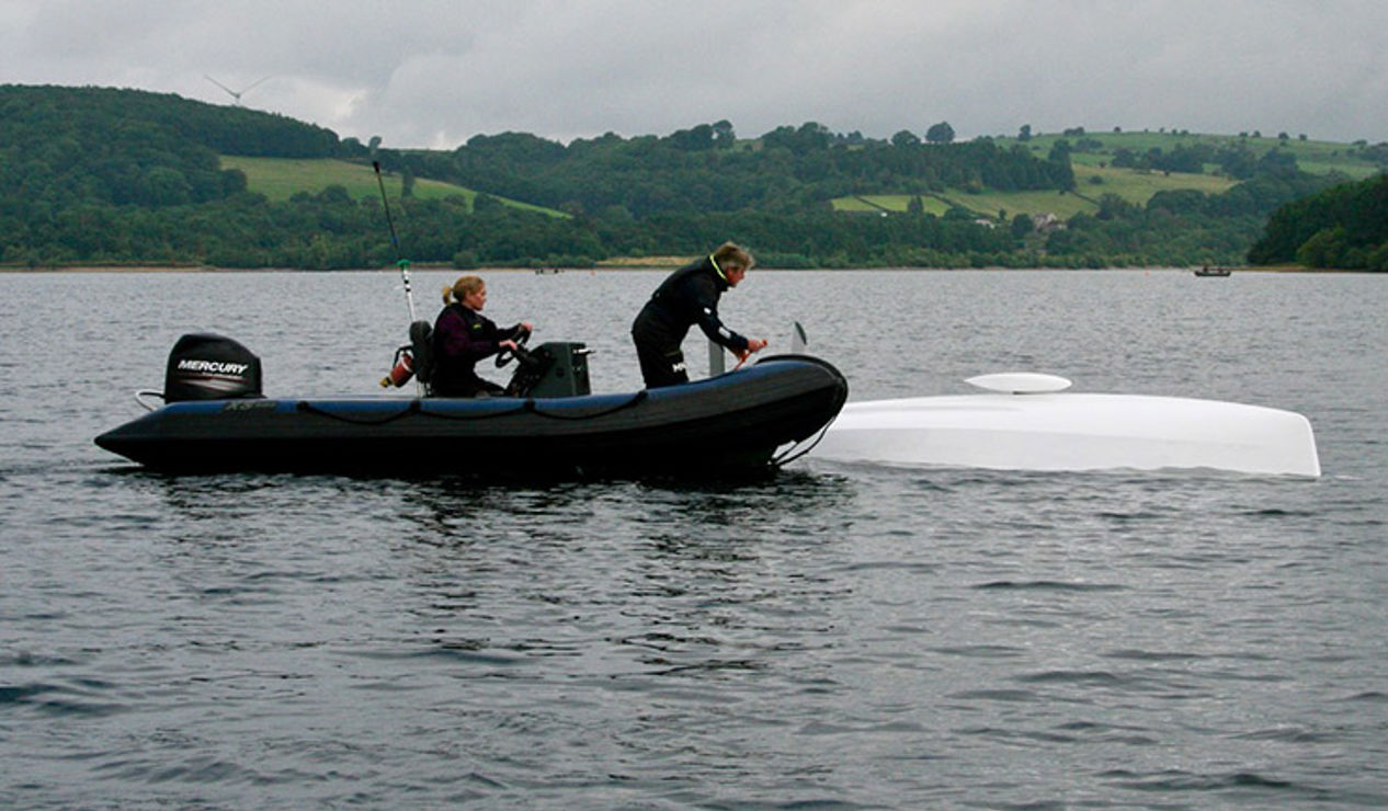 Keelboat recovery during capsize