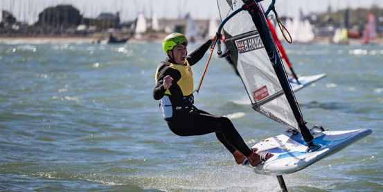 Beau Handley celebrates victory in the iQFOiL men's event at the 2026 RYA Youth Nationals