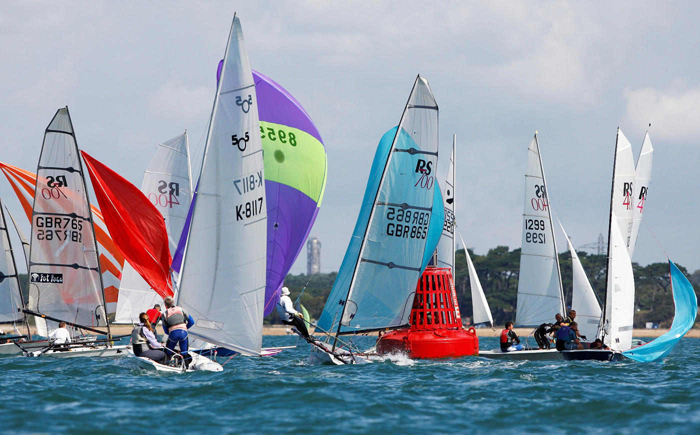 	Dinghy's racing on the water