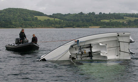 Keelboat recovery during capsize