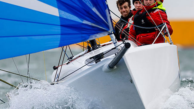 Keelboat academy children sailing their boat 