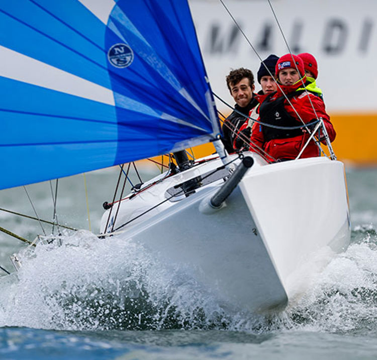 Keelboat academy children sailing their boat 