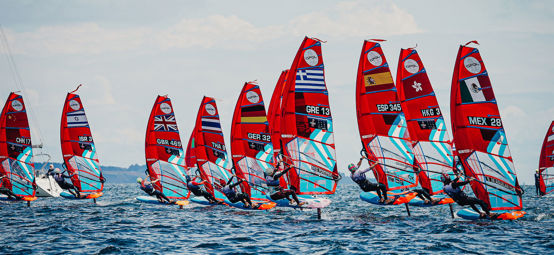 iQFOiL competitors in action on the water