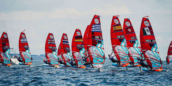 iQFOiL competitors in action on the water