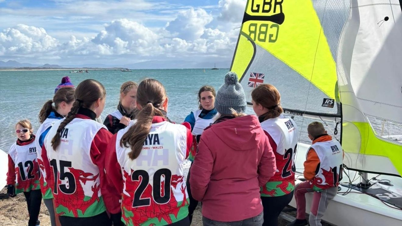 Llyn Brenig SC youth squad briefing at the Welsh Youth & Junior Championships, Plas Heli Pwllheli