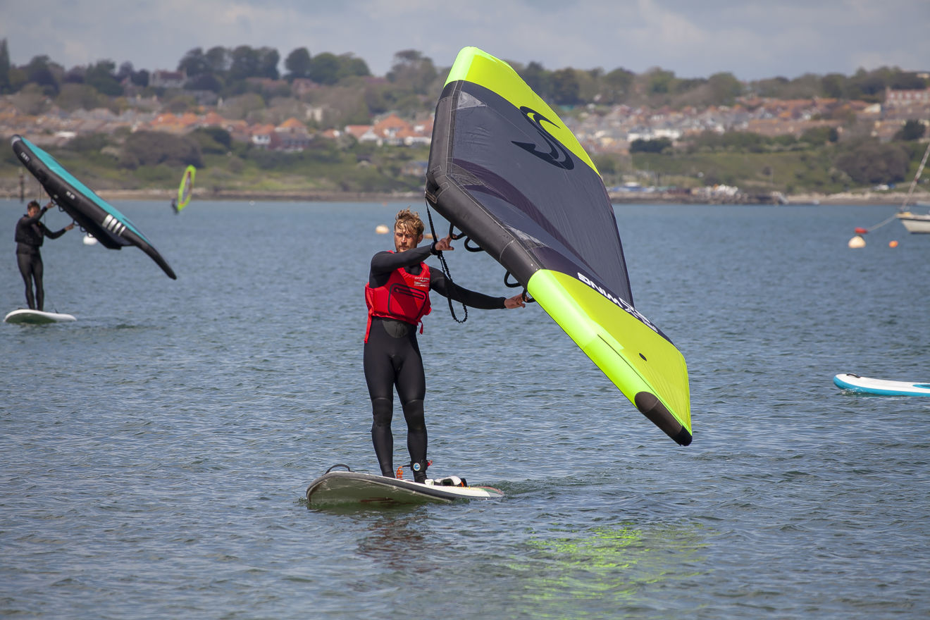 2 wingsurfers practicing on the water
