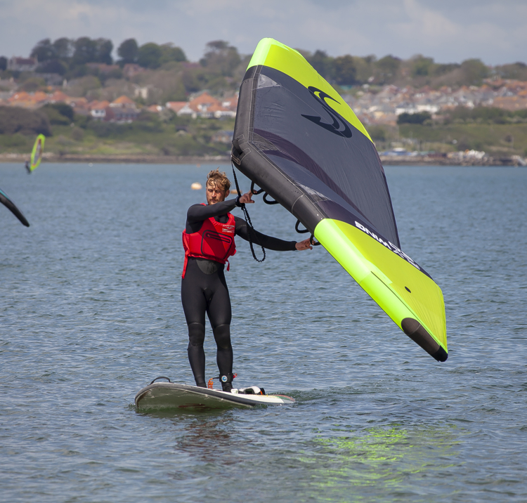 2 wingsurfers practicing on the water