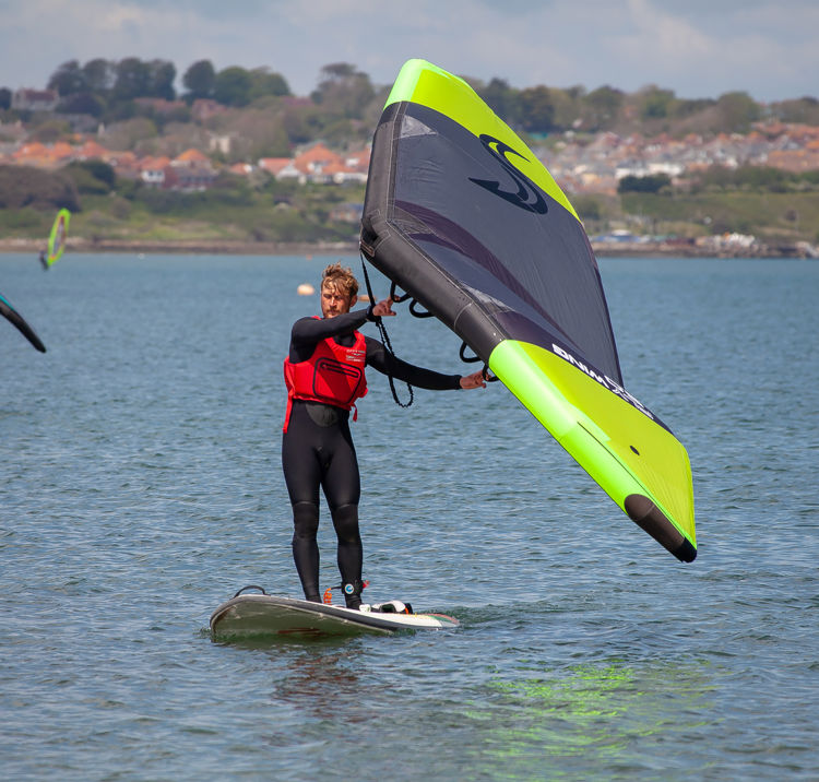 2 wingsurfers practicing on the water