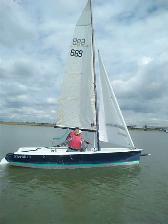 	tinu Helming a laser 2000 in light winds
