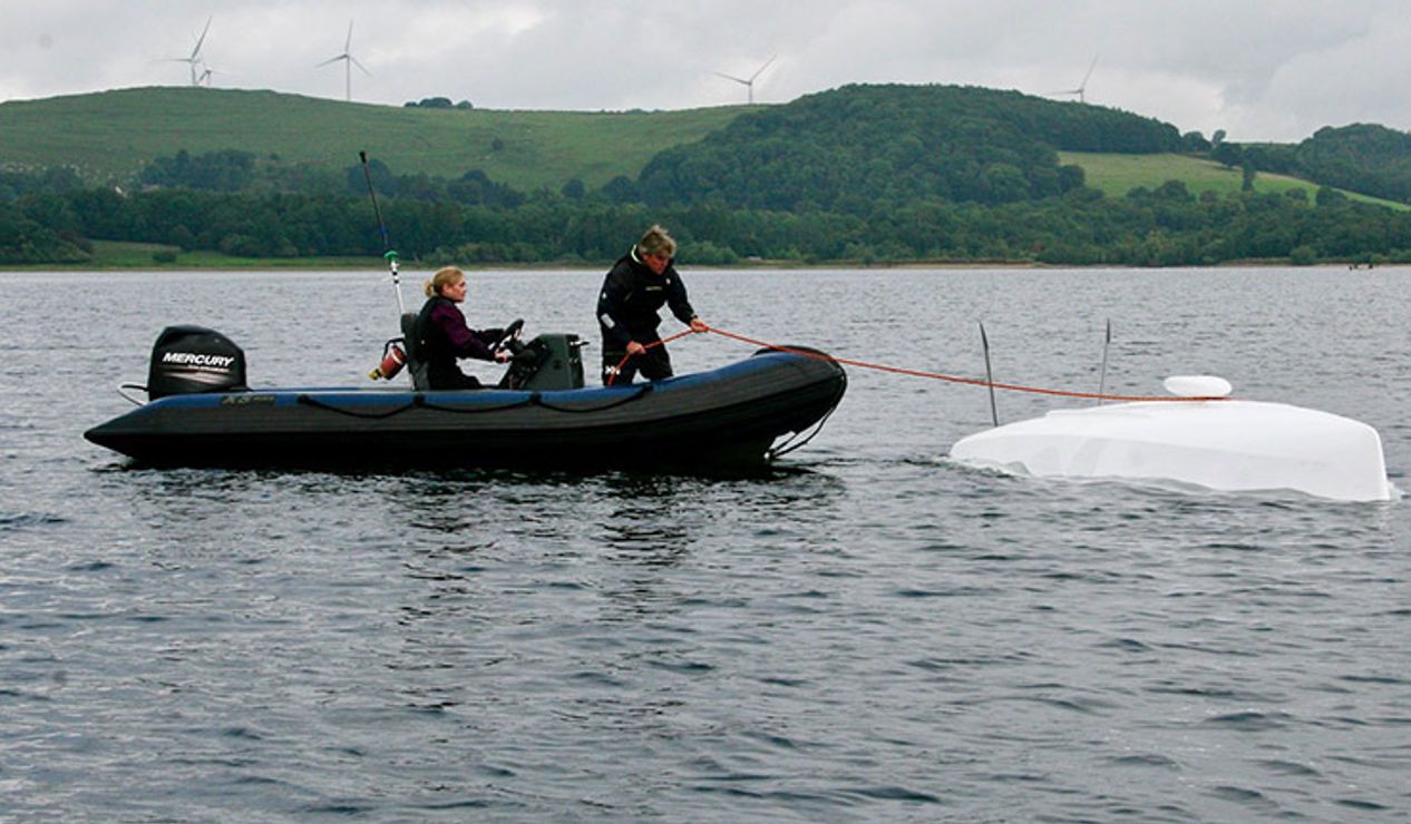 Keelboat recovery during capsize