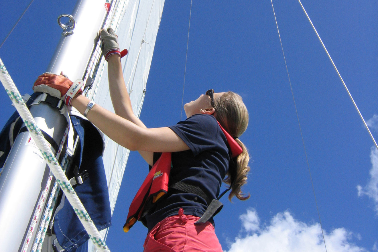woman looking up at spinnaker pole