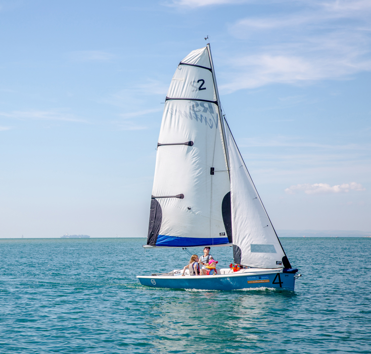 RS Dinghy, light airs, starboard mark