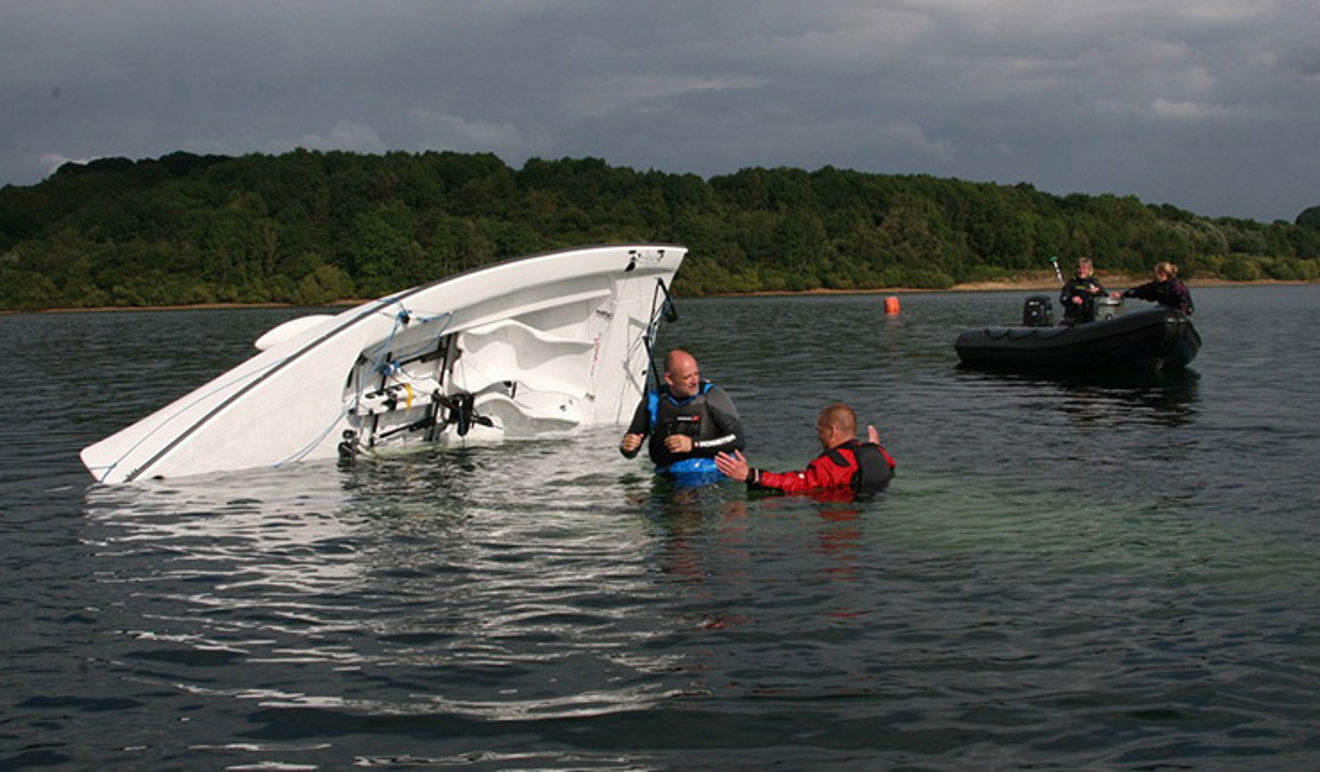 Keelboat recovery after capsize