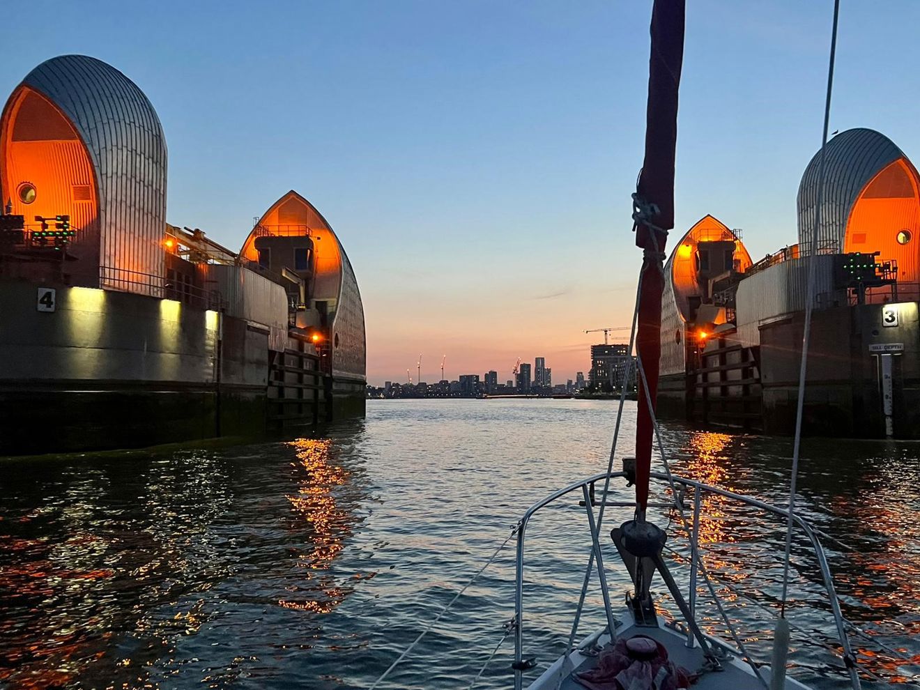 	first person perspective of sailing through the London Thames blood games