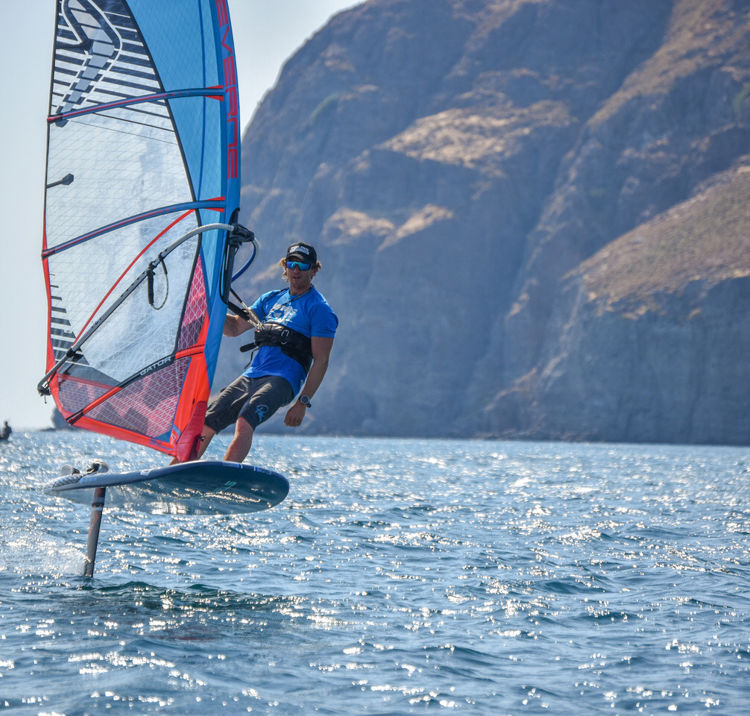 Hydro foiling in sunny weather