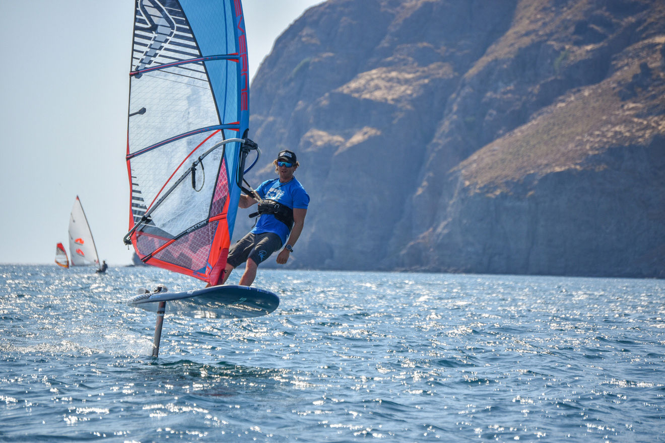 Hydro foiling in sunny weather